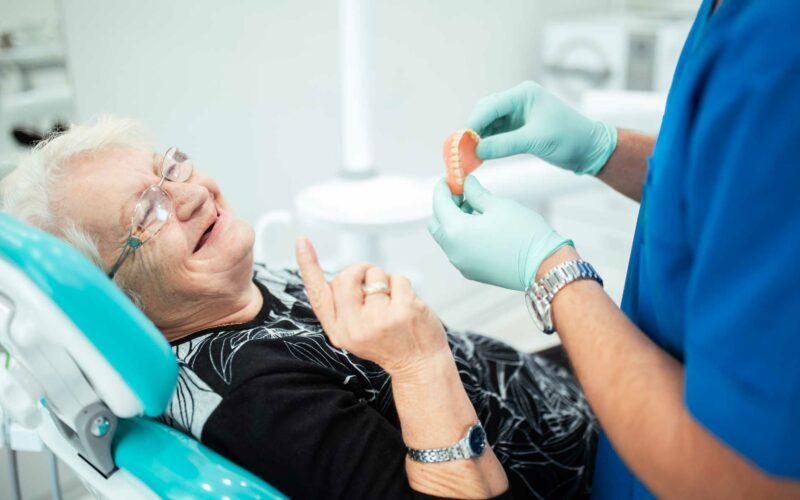 Prótesis dentales en Ronda, clínica dental en Ronda.